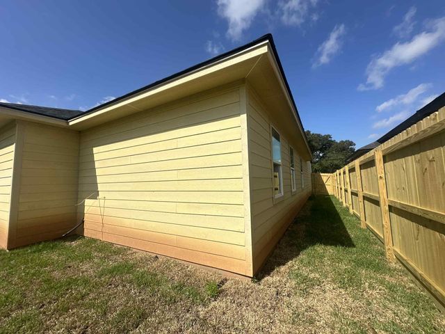 805 Lewis Street, Clute, TX 77531