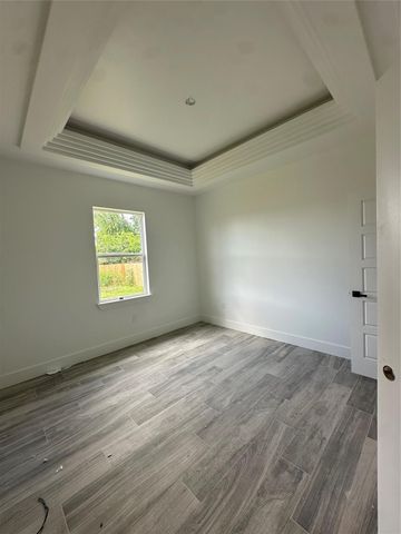 805 Lewis Street, Clute, TX 77531