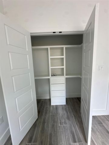 805 Lewis Street, Clute, TX 77531