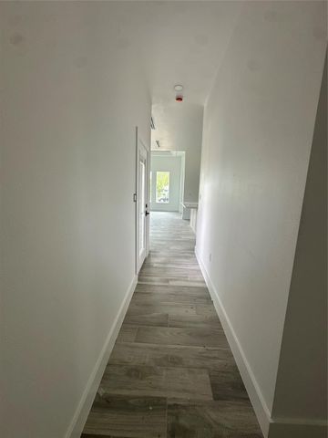 805 Lewis Street, Clute, TX 77531