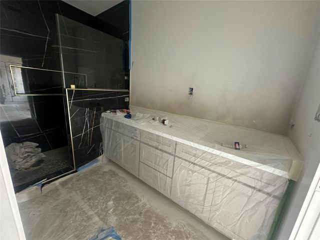 805 Lewis Street, Clute, TX 77531