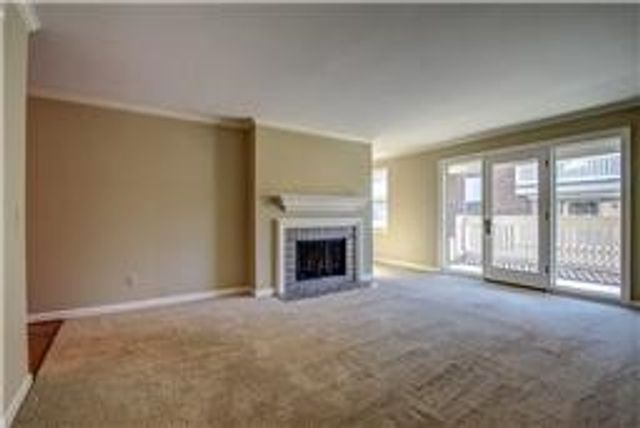 120 Hillsboro Pl, Nashville, TN 37215