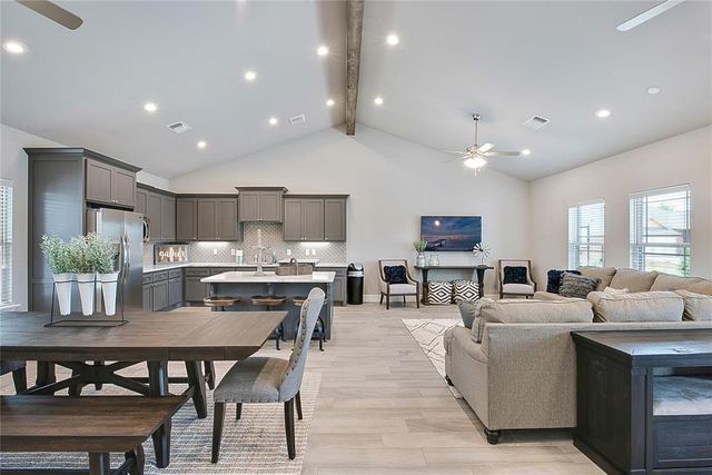 12724 NW 2nd Street, Yukon, OK 73099