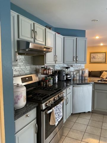 43 Augusta Drive, Streamwood, IL 60107