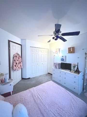 43 Augusta Drive, Streamwood, IL 60107