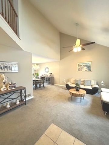 43 Augusta Drive, Streamwood, IL 60107