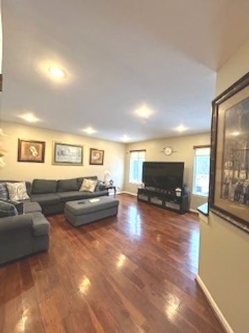 43 Augusta Drive, Streamwood, IL 60107