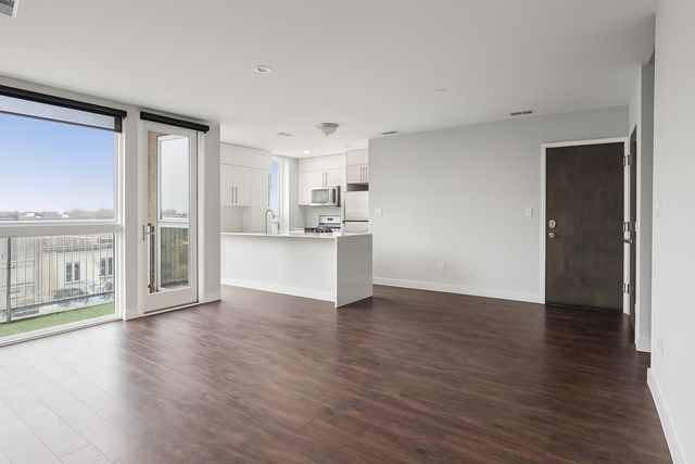 3301 N Sheffield Avenue 402, Chicago, IL 60657