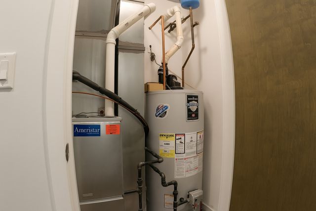 3301 N Sheffield Avenue 402, Chicago, IL 60657