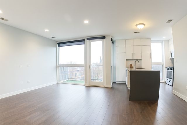 3301 N Sheffield Avenue 402, Chicago, IL 60657