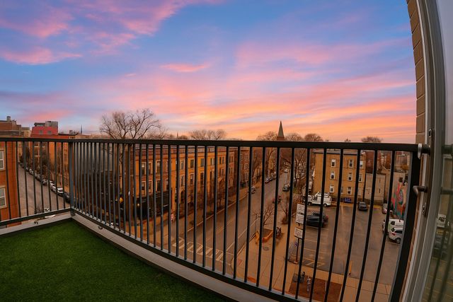 3301 N Sheffield Avenue 402, Chicago, IL 60657