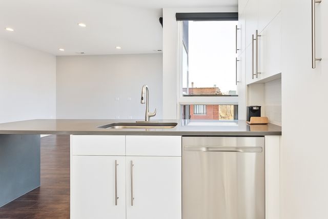 3301 N Sheffield Avenue 402, Chicago, IL 60657