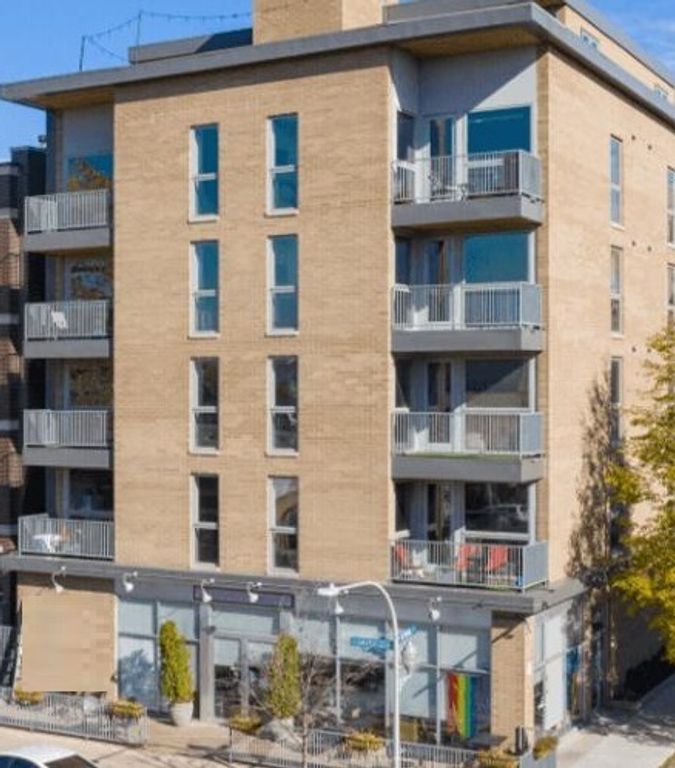 3301 N Sheffield Avenue 402, Chicago, IL 60657