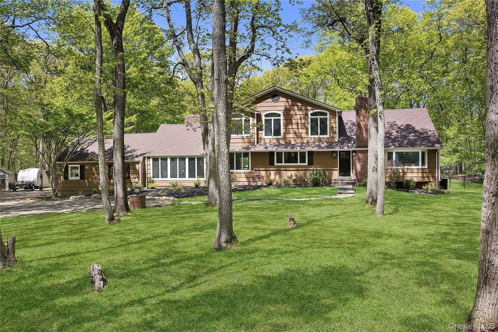 3 Pheasant Lane, Lloyd Neck, NY 11743