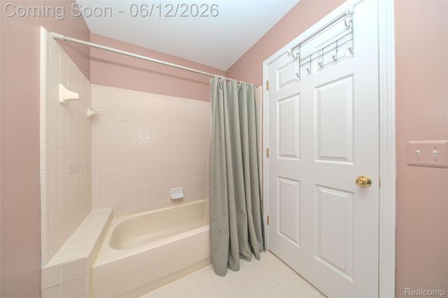 20491 Windemere Drive, Macomb Township, MI 48044