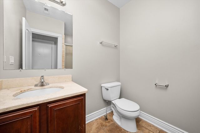 6300 N Rockwell Street B2, Chicago, IL 60659