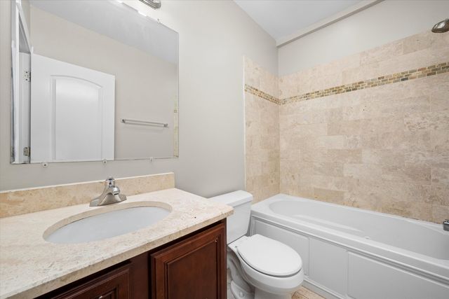 6300 N Rockwell Street B2, Chicago, IL 60659