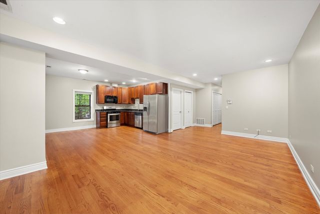 6300 N Rockwell Street B2, Chicago, IL 60659