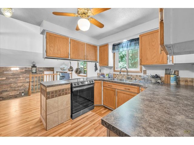 7650 OLD PACIFIC Hwy N, Castle Rock, WA 98611