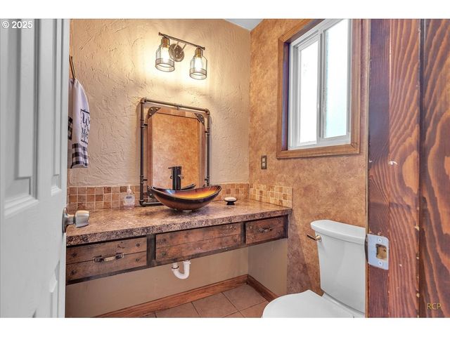 7650 OLD PACIFIC Hwy N, Castle Rock, WA 98611