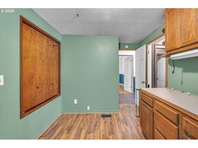 7650 OLD PACIFIC Hwy N, Castle Rock, WA 98611