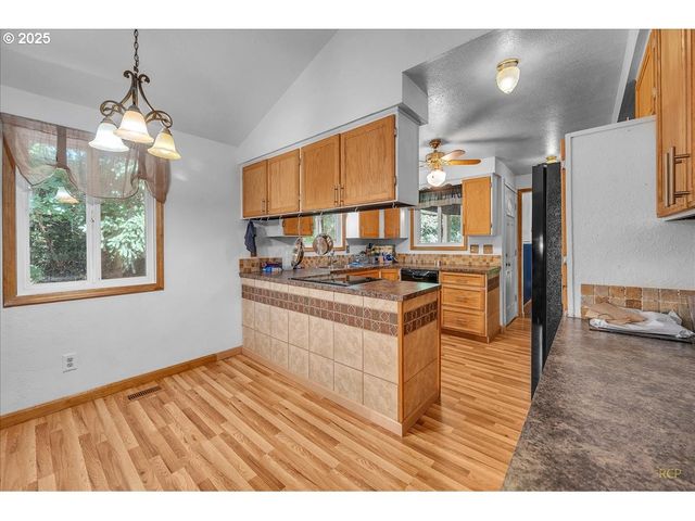 7650 OLD PACIFIC Hwy N, Castle Rock, WA 98611