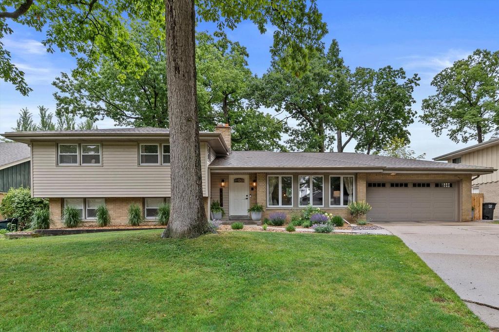 4520 N 110th STREET, Wauwatosa, WI 53225