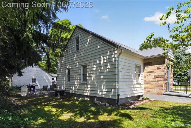 239 E Chestnut Street, Webberville, MI 48892
