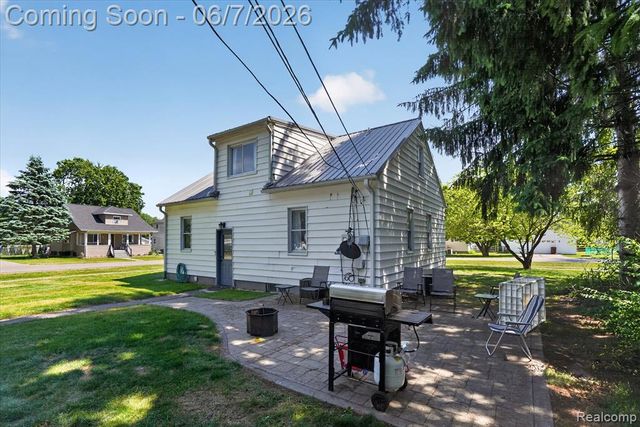 239 E Chestnut Street, Webberville, MI 48892