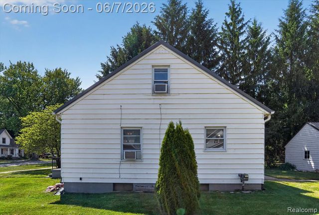 239 E Chestnut Street, Webberville, MI 48892