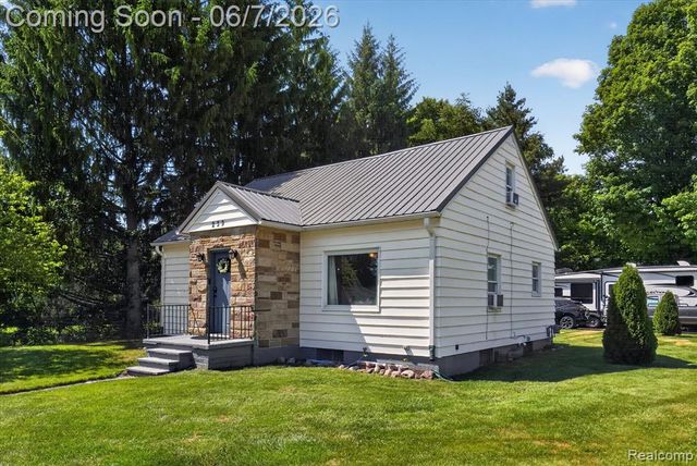 239 E Chestnut Street, Webberville, MI 48892