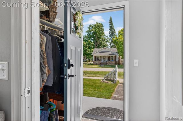 239 E Chestnut Street, Webberville, MI 48892
