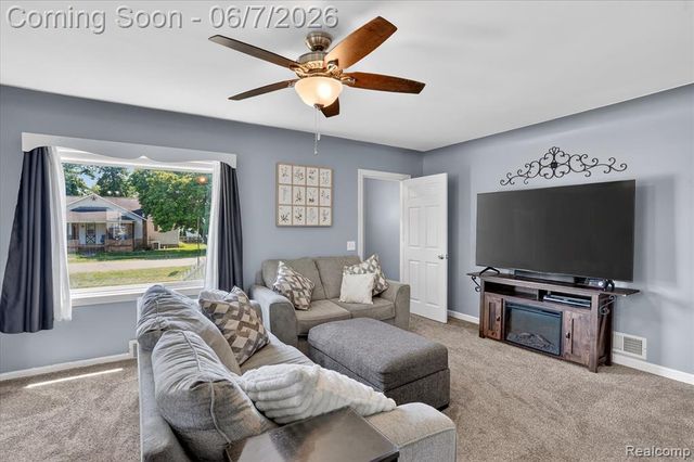 239 E Chestnut Street, Webberville, MI 48892