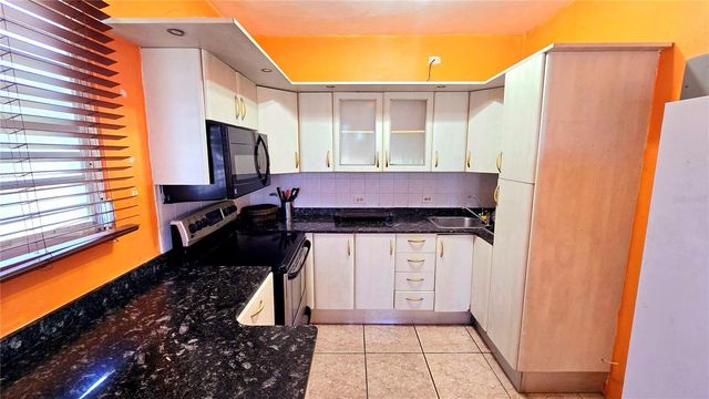 FELICIDAD URB. ALTURAS DE CERRO GORDO I Y II 2-D, Vega Alta, PR 00692