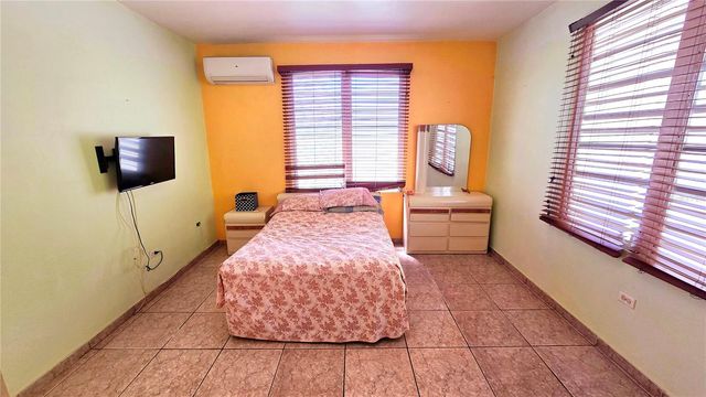 FELICIDAD URB. ALTURAS DE CERRO GORDO I Y II 2-D, Vega Alta, PR 00692