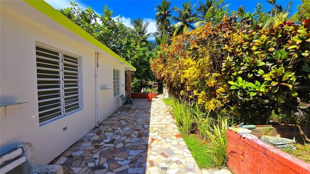 FELICIDAD URB. ALTURAS DE CERRO GORDO I Y II 2-D, Vega Alta, PR 00692