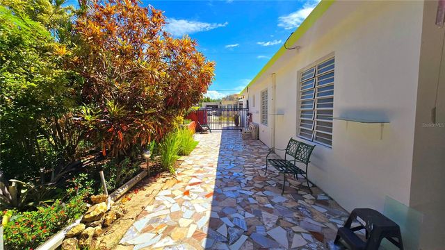 FELICIDAD URB. ALTURAS DE CERRO GORDO I Y II 2-D, Vega Alta, PR 00692