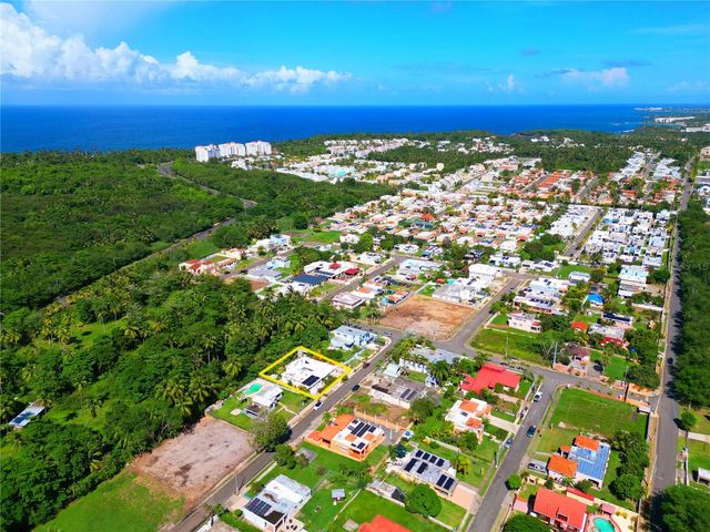 FELICIDAD URB. ALTURAS DE CERRO GORDO I Y II 2-D, Vega Alta, PR 00692