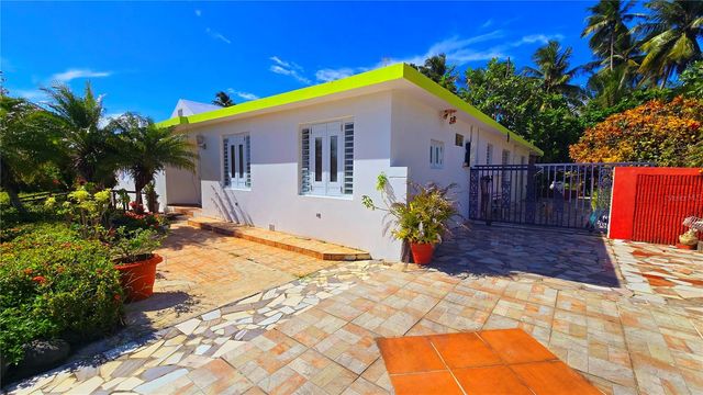 FELICIDAD URB. ALTURAS DE CERRO GORDO I Y II 2-D, Vega Alta, PR 00692