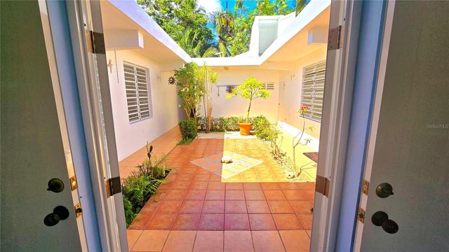 FELICIDAD URB. ALTURAS DE CERRO GORDO I Y II 2-D, Vega Alta, PR 00692