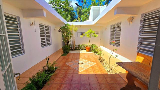 FELICIDAD URB. ALTURAS DE CERRO GORDO I Y II 2-D, Vega Alta, PR 00692