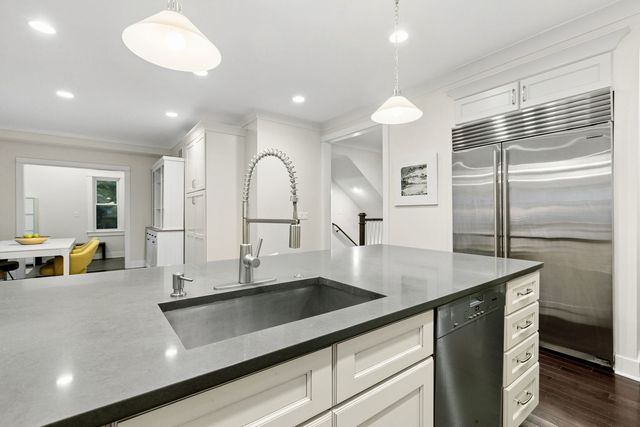 2412 Noyes Street, Evanston, IL 60201