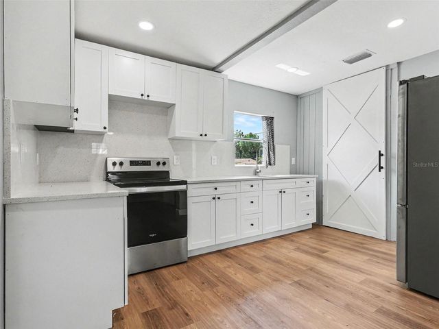 38702 SOUTH AVENUE, Zephyrhills, FL 33542