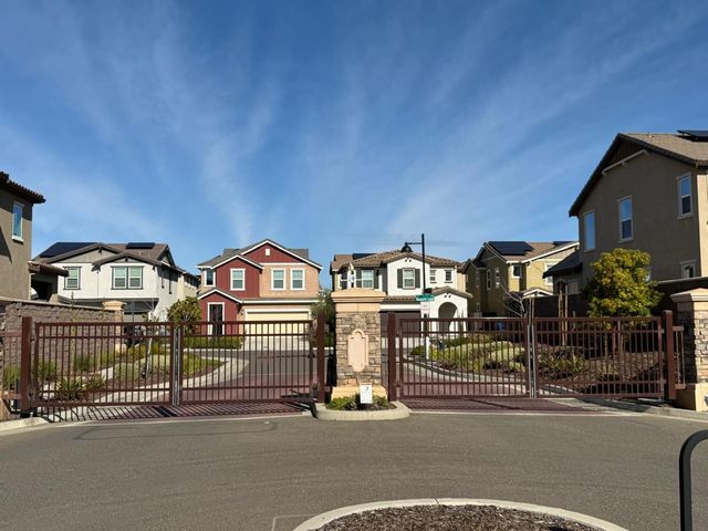 3209 Auburn Leaf Loop, Folsom, CA 95630