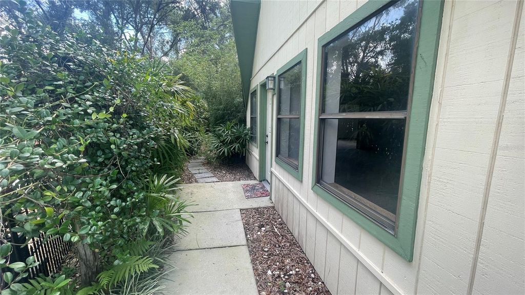 Image 4 of property listing at 21004 NEGRIL COURT, Lutz, FL 33558