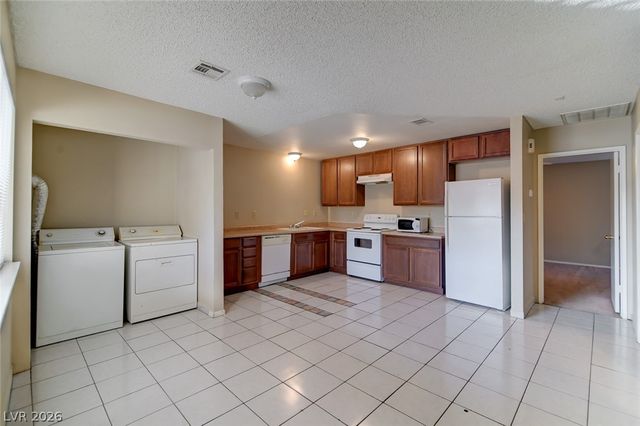 824 Hedge Way 2, Las Vegas, NV 89110