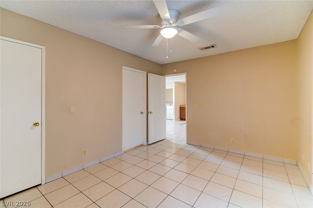 824 Hedge Way 2, Las Vegas, NV 89110