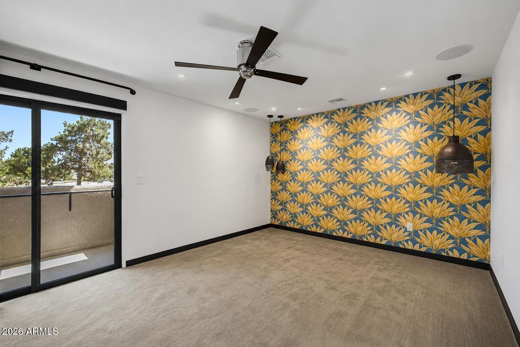 Image 10 of property listing at 3057 E ROSE Lane, Phoenix, AZ 85016
