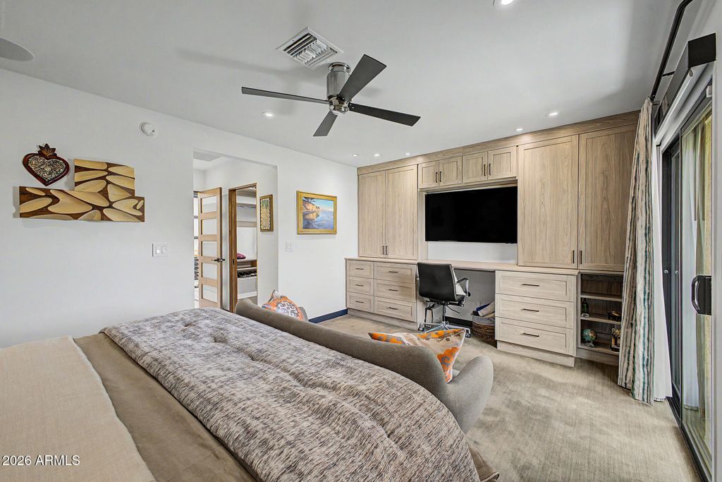 Image 12 of property listing at 3057 E ROSE Lane, Phoenix, AZ 85016