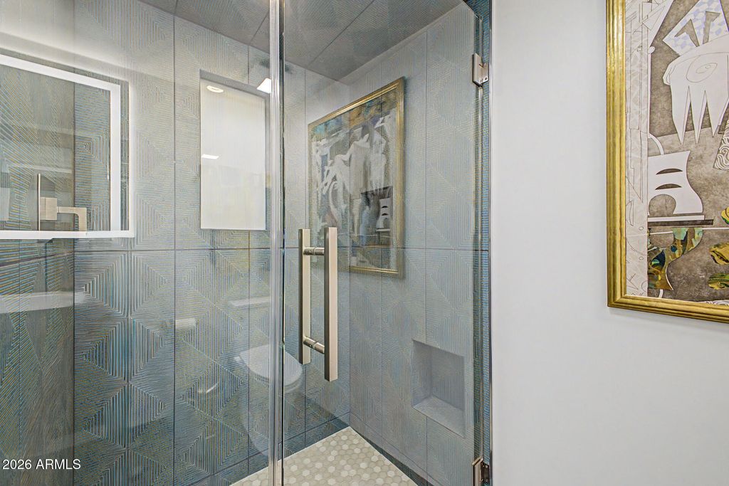 Image 19 of property listing at 3057 E ROSE Lane, Phoenix, AZ 85016